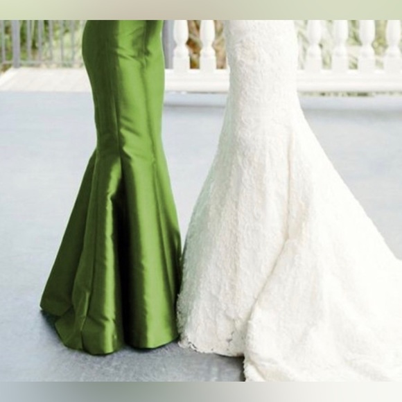 Sheath/Column Satin V-neck Sleeveless Floor-Length Mother of the Bride Dresse - Picture 9 of 11